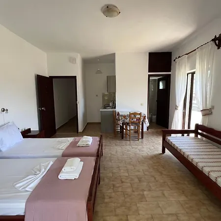 Zourpos Studios & Apartment