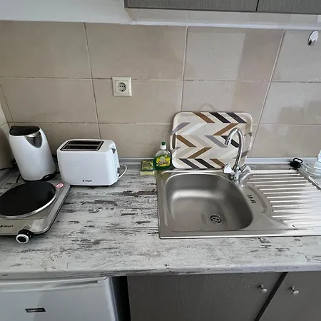 Zourpos Studios & Apartment *