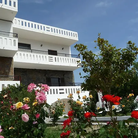 Zourpos Studios & Apartment *